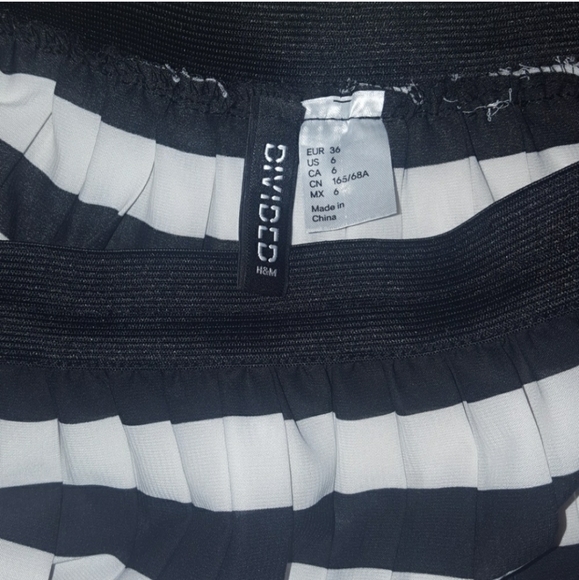 Pleated Black & White striped Skirt (firm price) - Picture 7 of 9